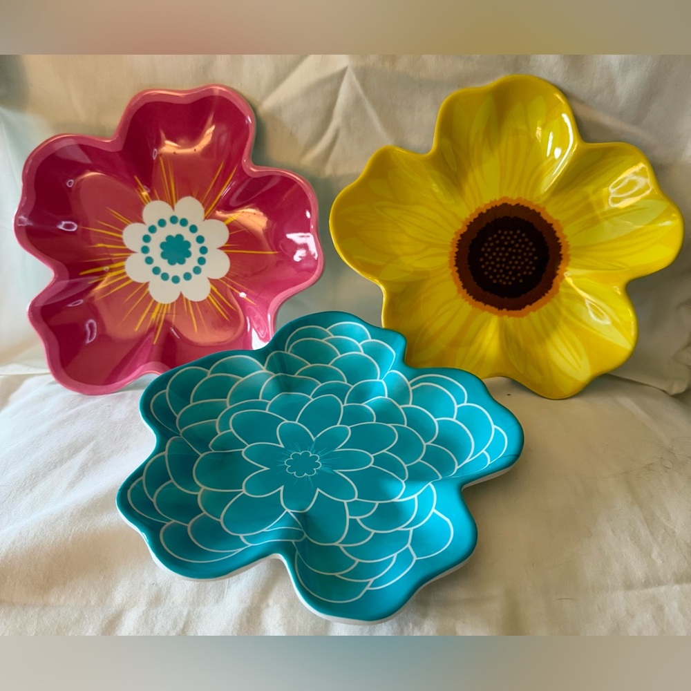 3 Flower Floral Shaped salad or dessert plates New!